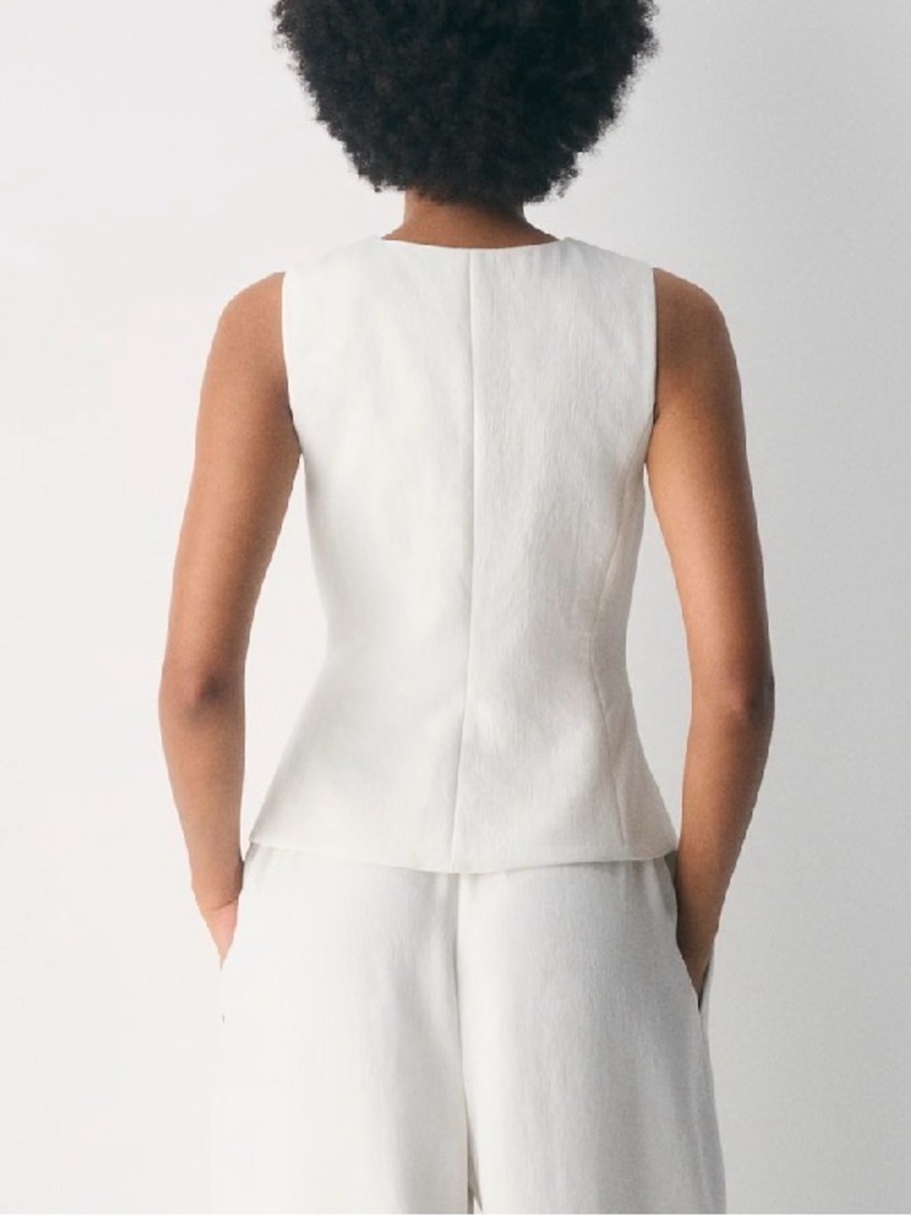 Sleeveless Cream Button-Front Tailored Top - Picture 2 of 4